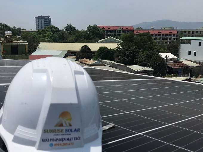 Hệ-thống-Điện-mặt-trời-d&atilde;y-nh&agrave;-trọ-của-anh-Nguyễn-Văn-Vinh