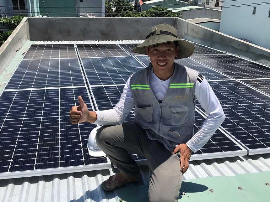 Ho&agrave;n th&agrave;nh lắp đặt pin mặt trời &aacute;p m&aacute;i t&ocirc;n