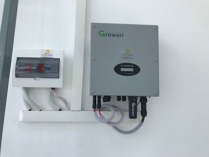 Inverter-và-Tủ-điện-Hệ-thống-điện-mặt-trời-5-kWp