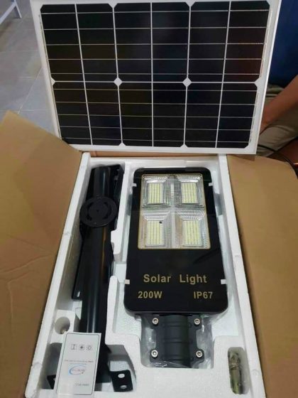 Den-duong-nang-luong-mat-troi-200w